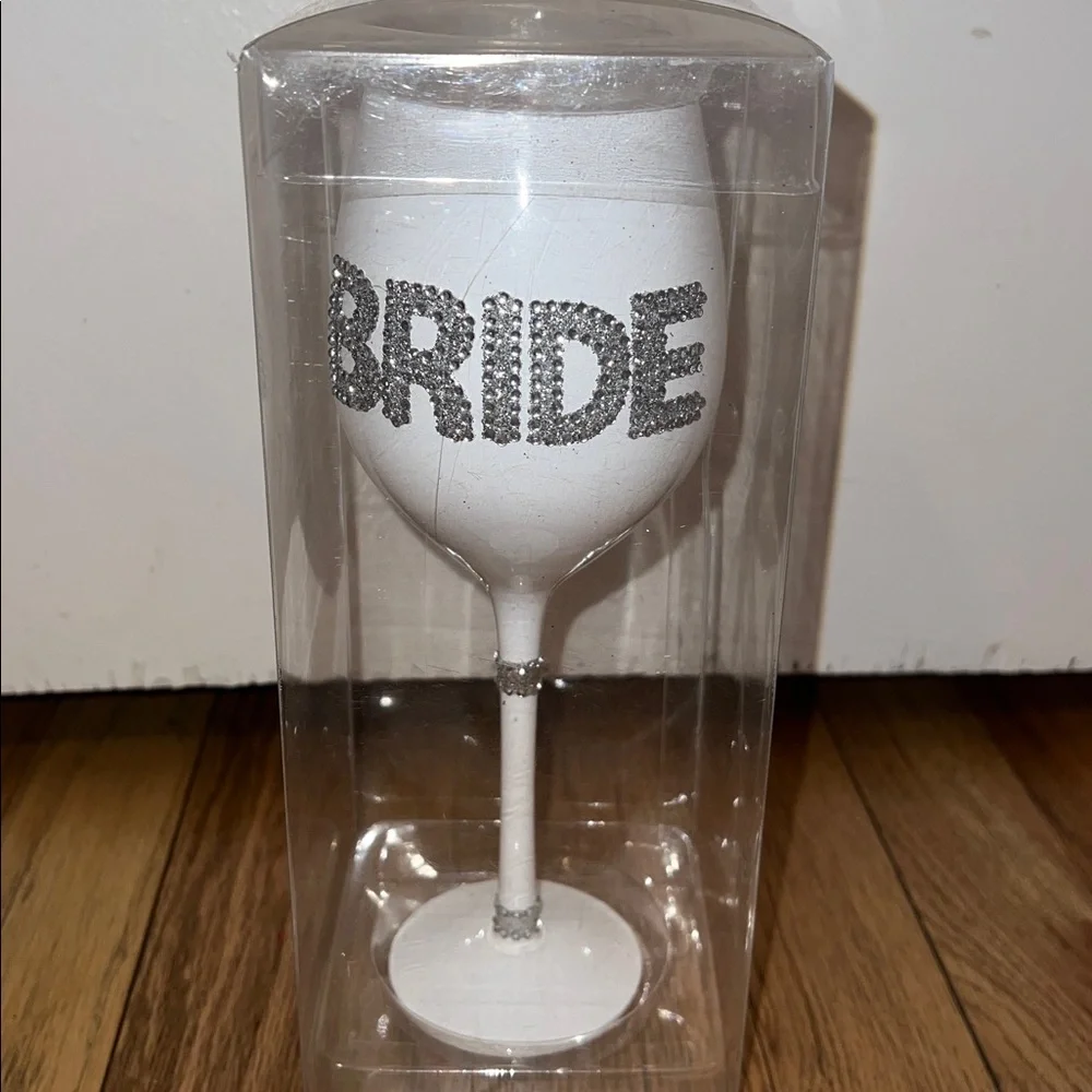 Elegant White Bride Wine Glass NEW